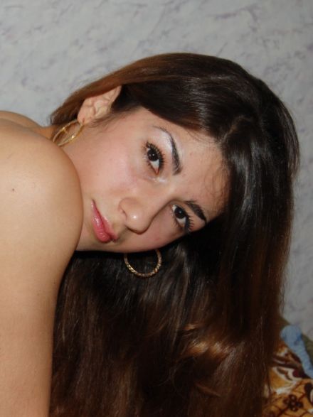 Naïma, jeune beurette, tel rose