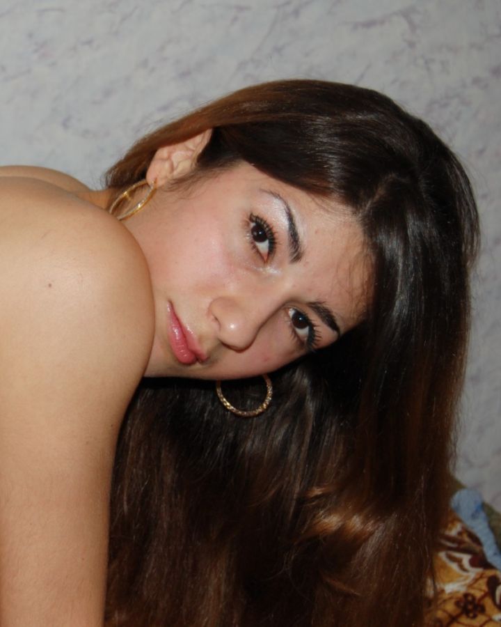 Naïma, jeune beurette, tel rose